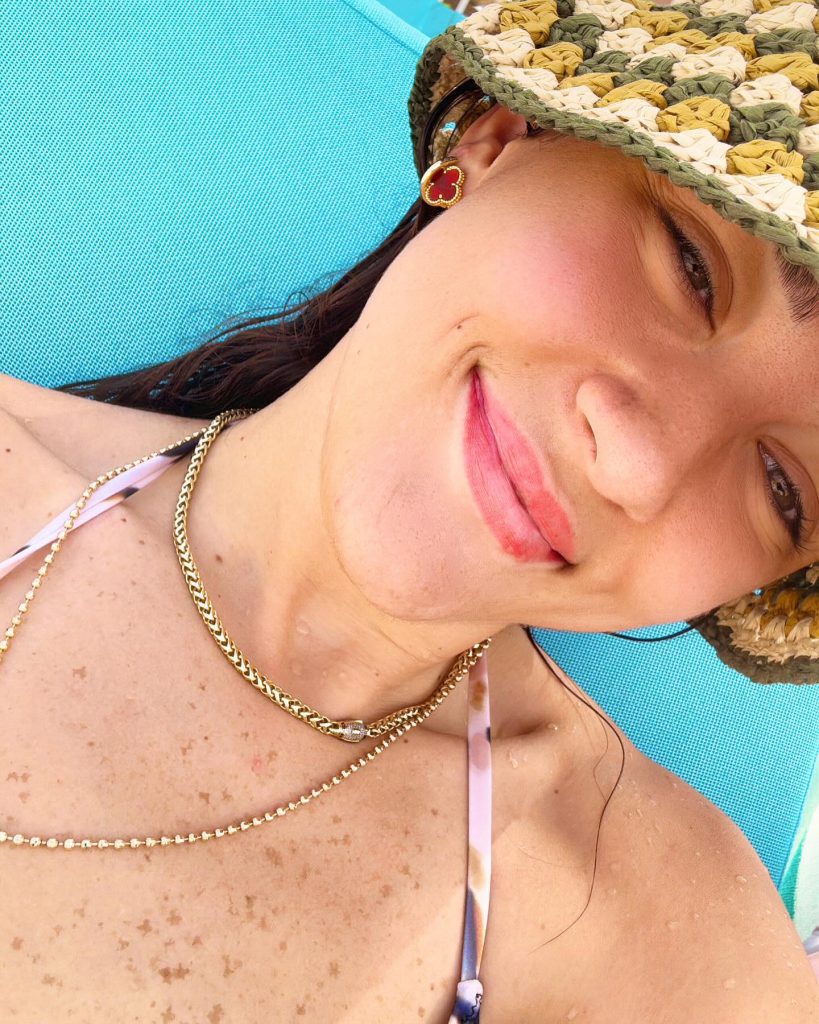 Zehra Güneş depicts fire sexy