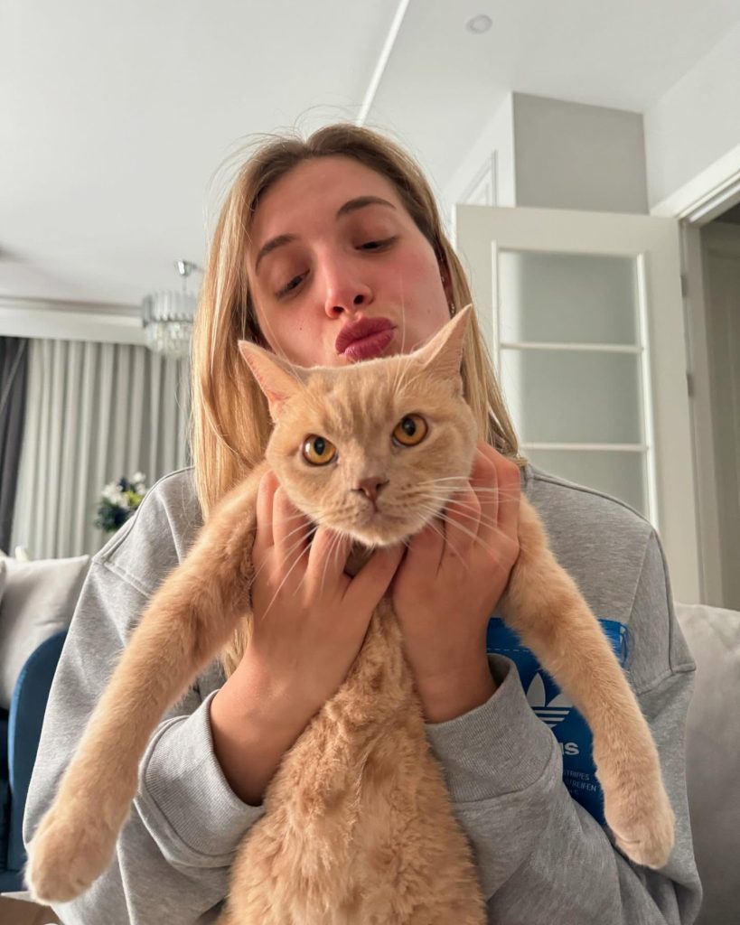 Zehra Güneş depicts fire xxx porn