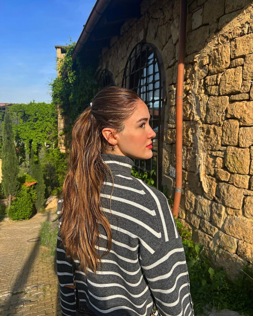 Zehra Güneş looks nude