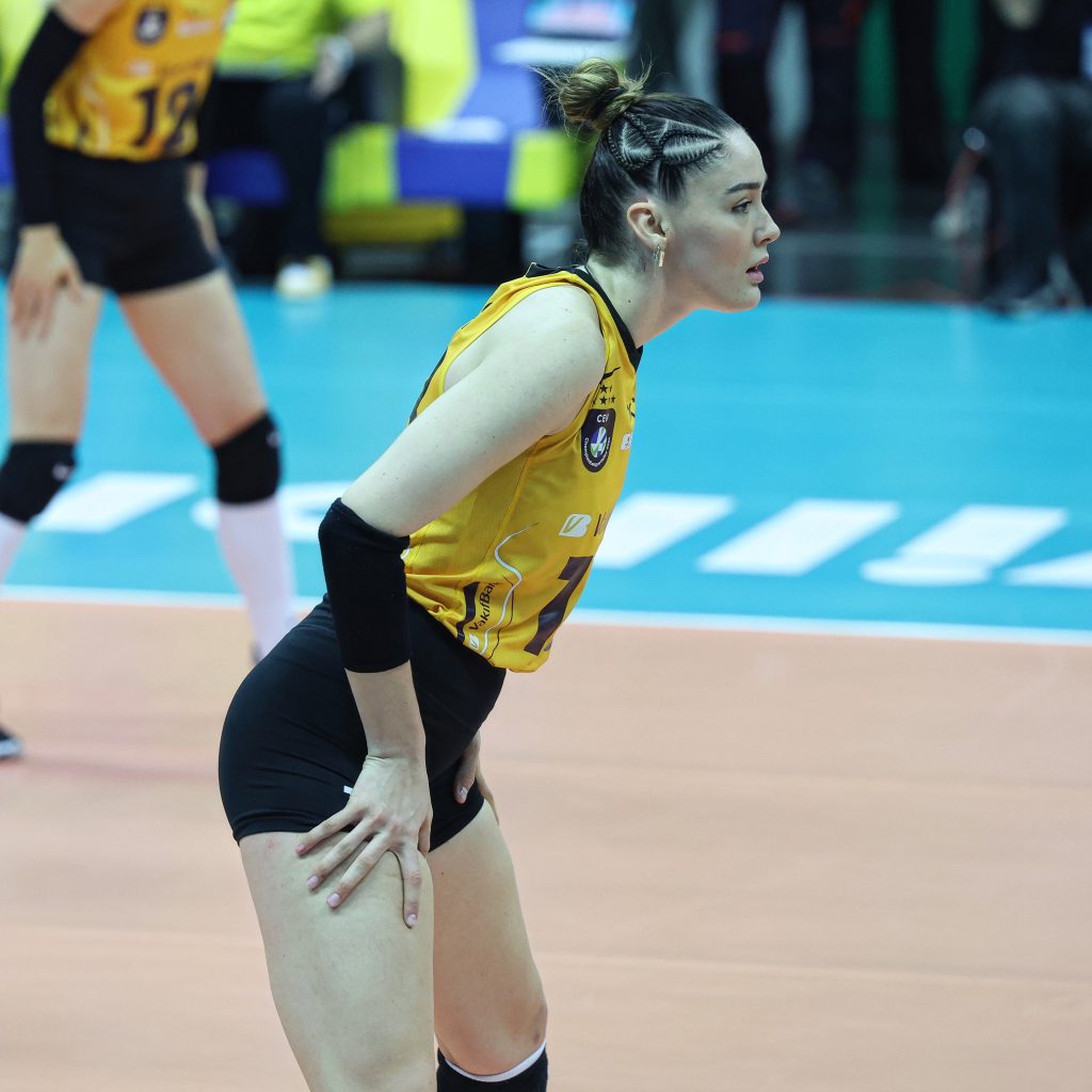 Zehra Güneş modeling ass