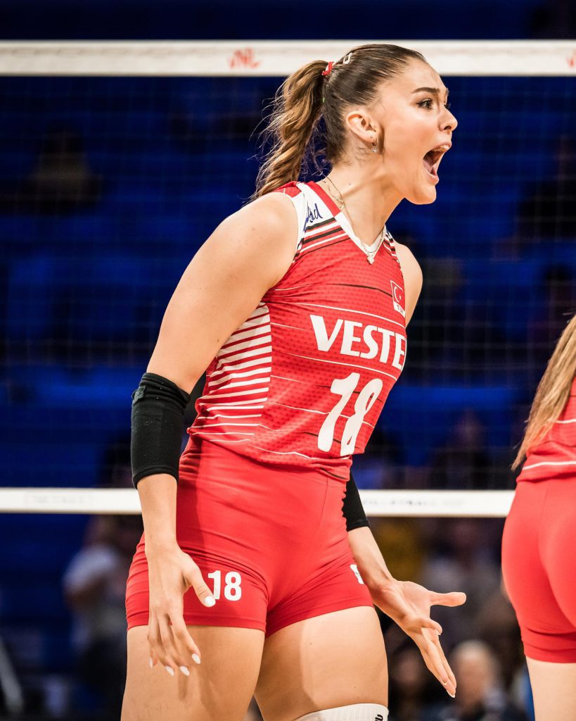 Zehra Güneş nude pics