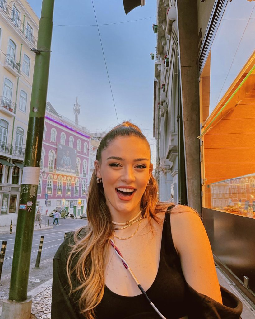 Zehra Güneş poses hot bikini