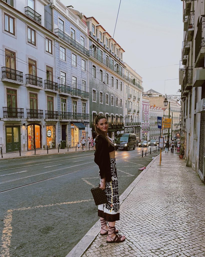 Zehra Güneş poses hot images