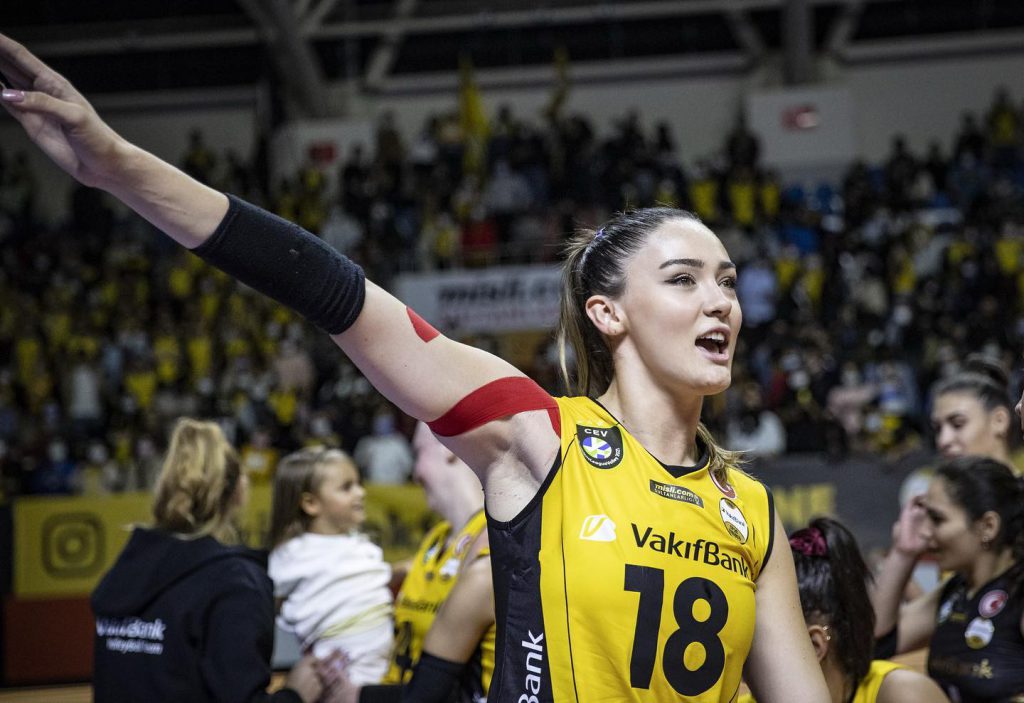 Zehra Güneş poses hot pics