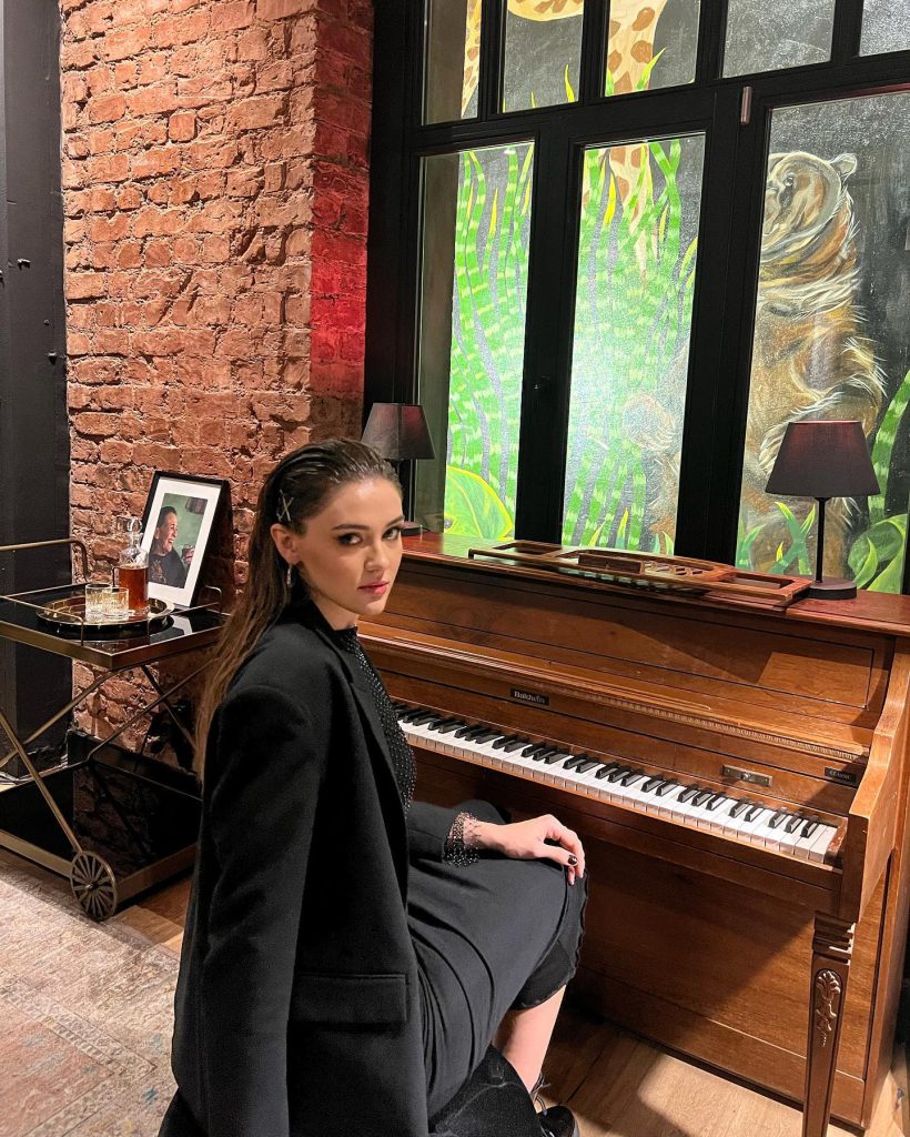 Zehra Güneş smiles boobs