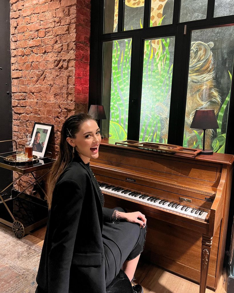 Zehra Güneş smiles hot photos