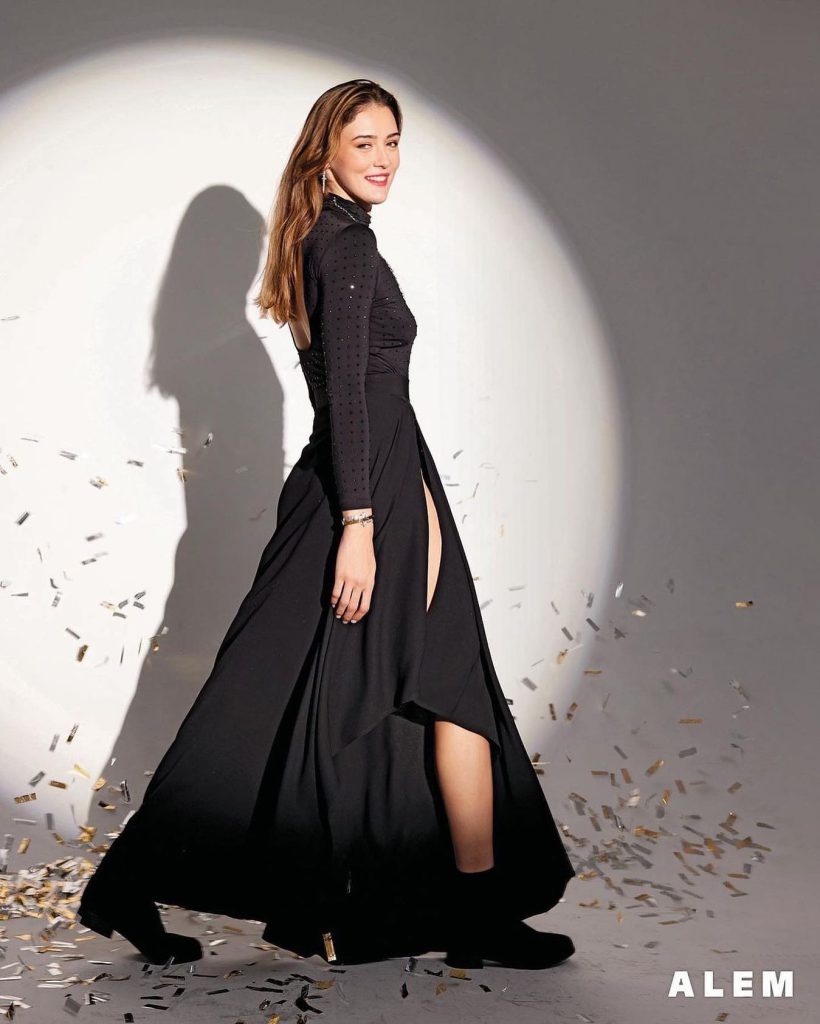 Zehra Güneş smiles nude pics