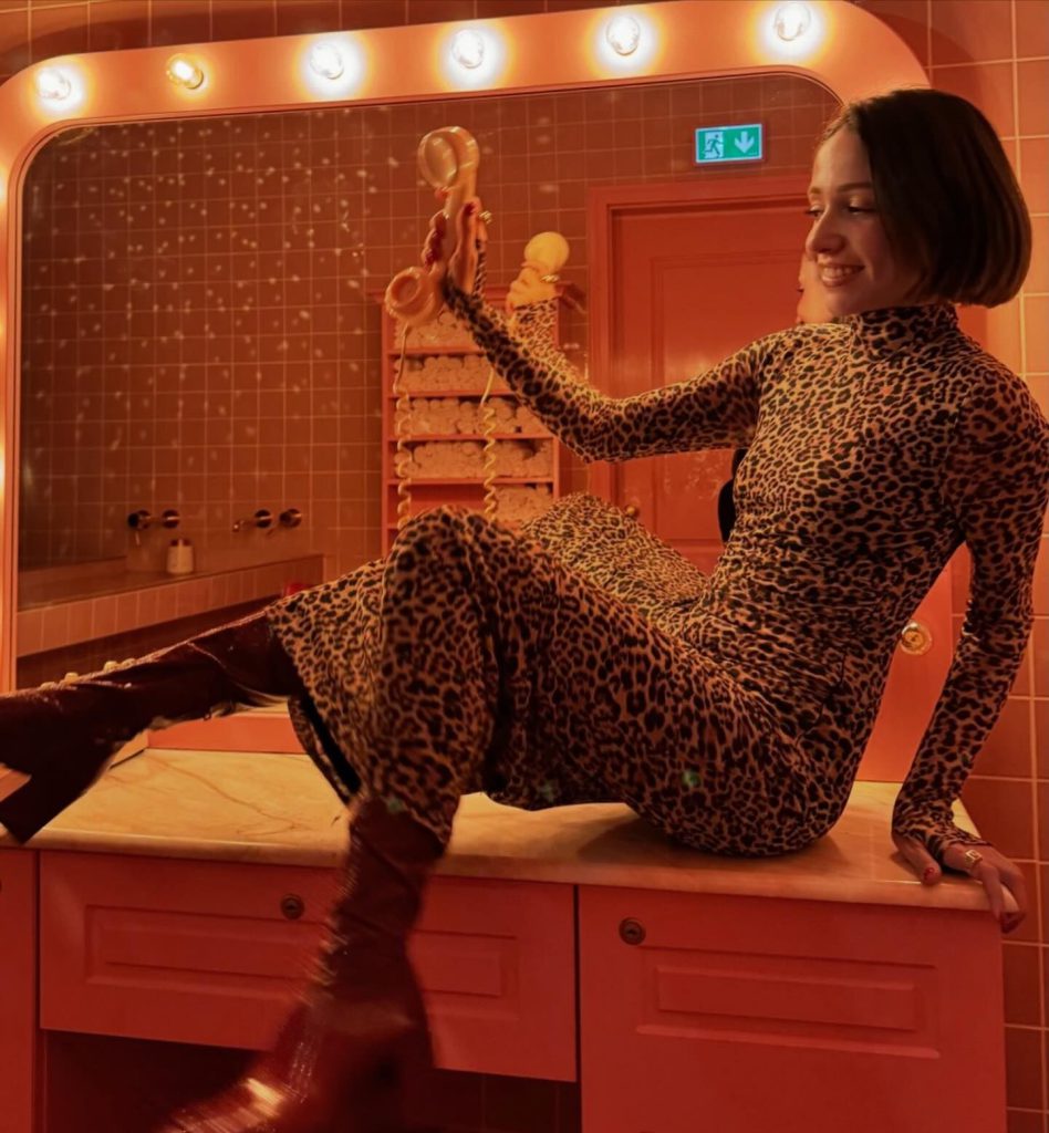 Zeynep Bastık ardent hot images