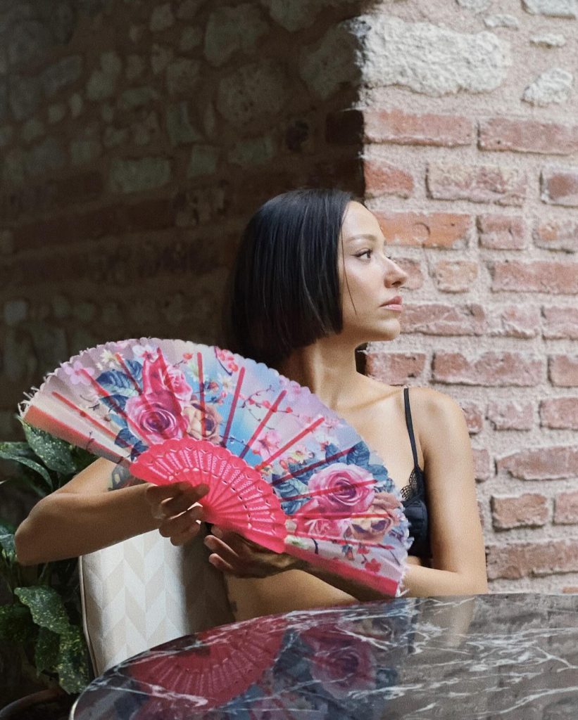 Zeynep Bastık beautiful bikini