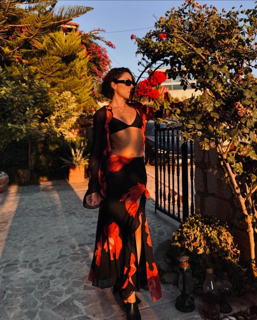 Zeynep Bastık looks nude pics