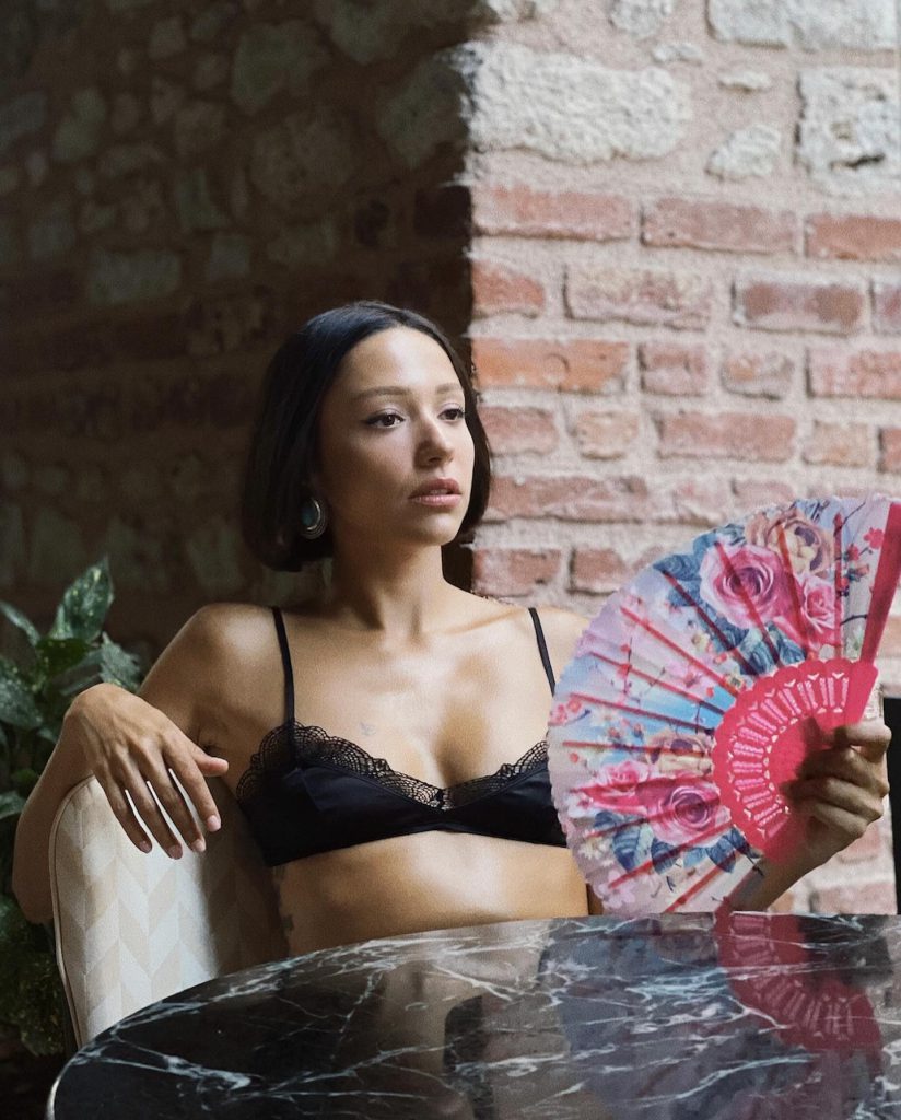 Zeynep Bastık looks xxx porn