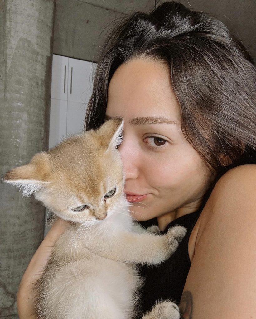 Zeynep Bastık modeling pussy