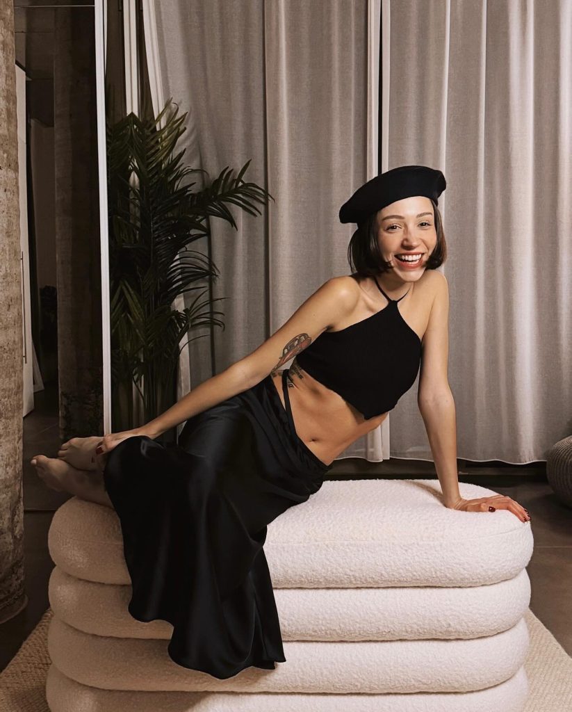 Zeynep Bastık poses fuck