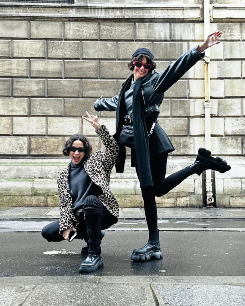 Zeynep Bastık poses hot