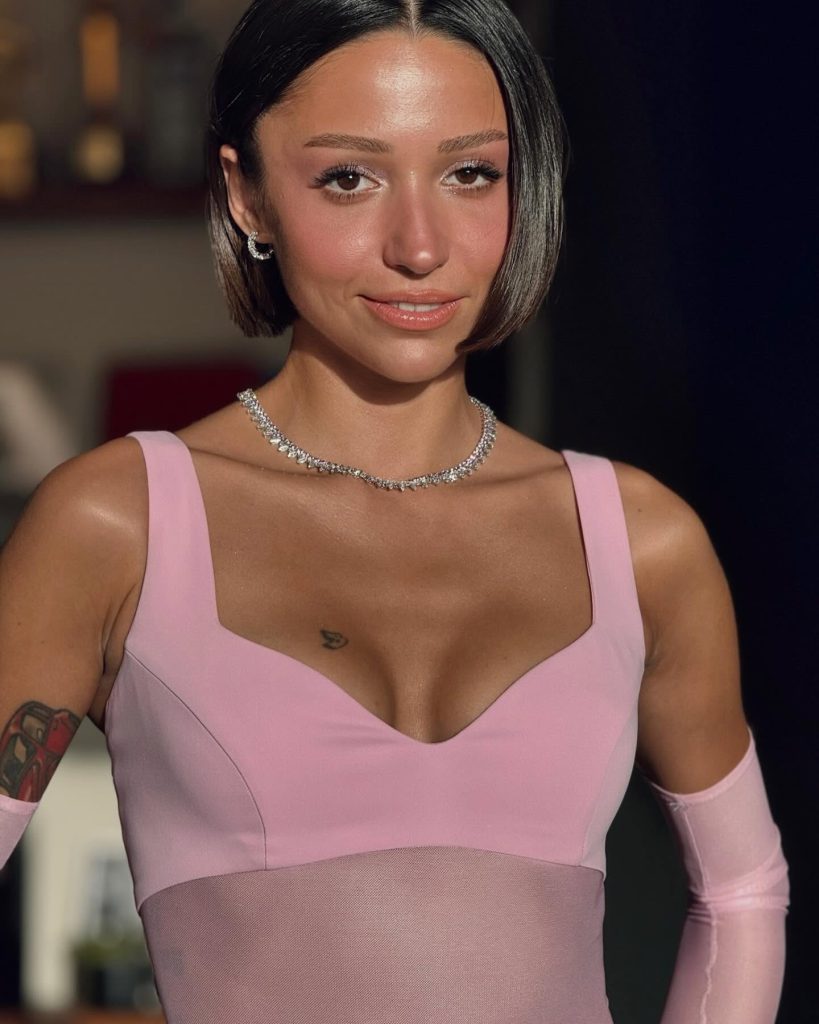 Zeynep Bastık poses hot xxx