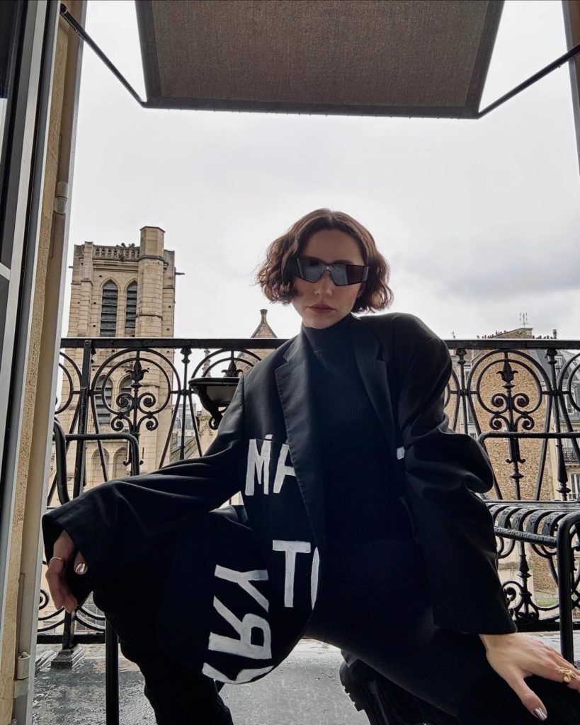 Zeynep Bastık poses porn