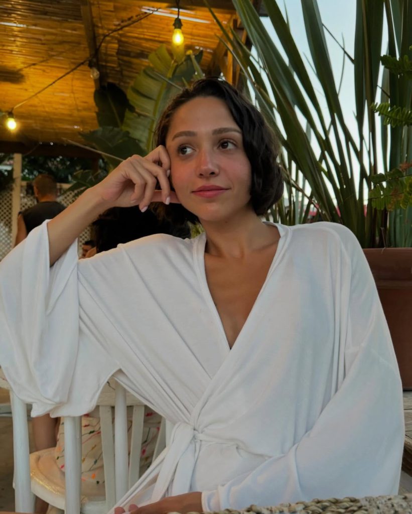 Zeynep Bastık smiles hot photos