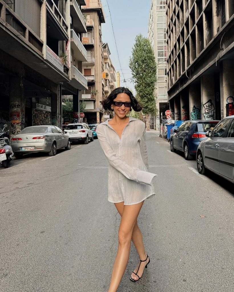 Zeynep Bastık smiles nude