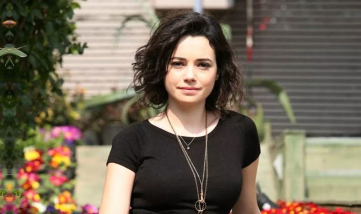 Özgü Namal Sex Porn Photos of Boobs and Butt