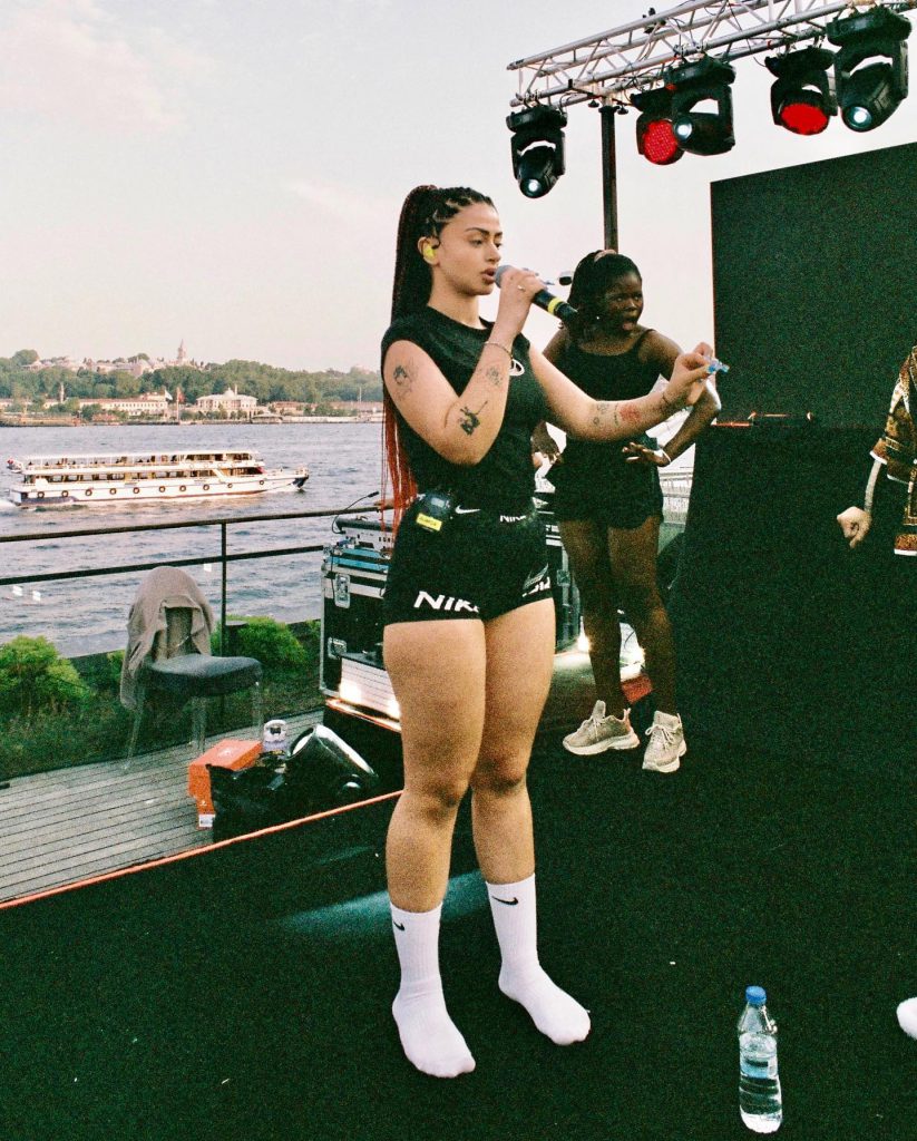 Alizade ardent nude pics