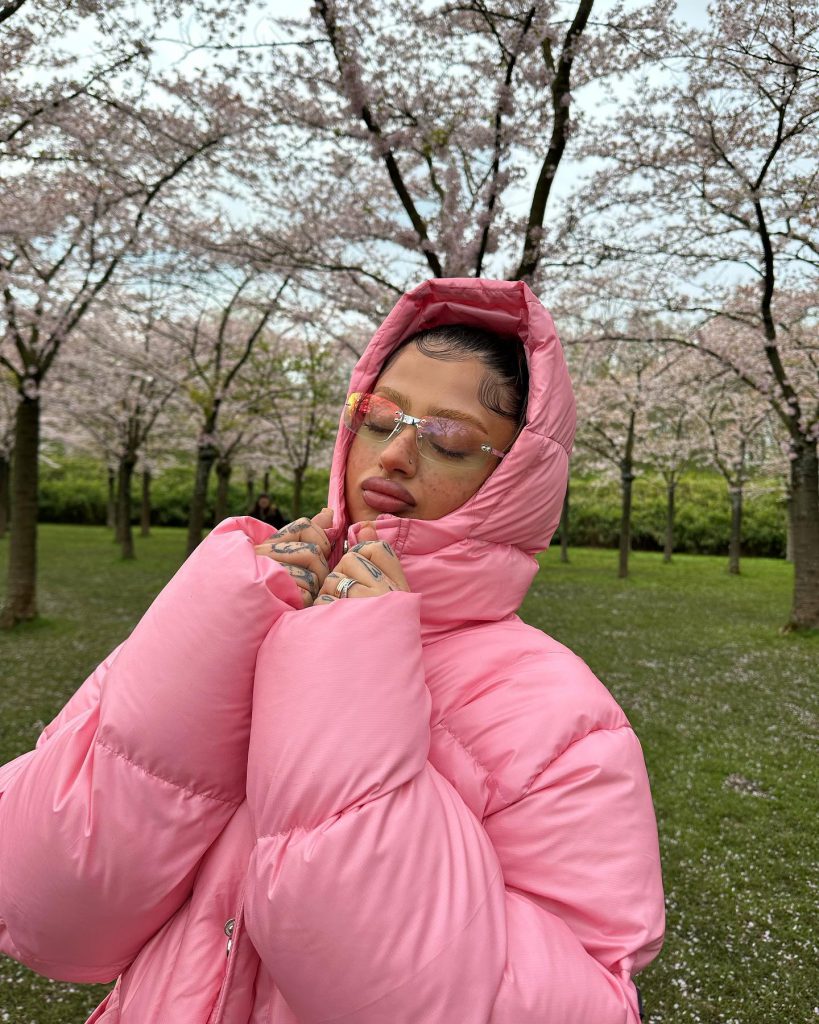 Alizade depicts fire fuck