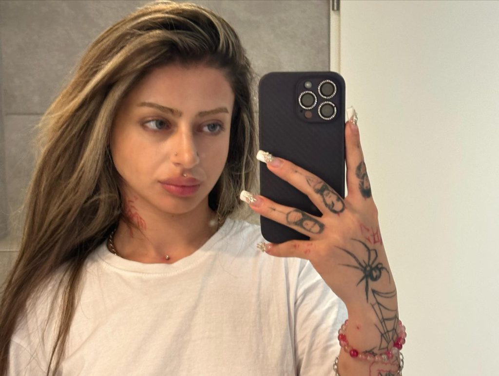 Alizade depicts fire hot photos