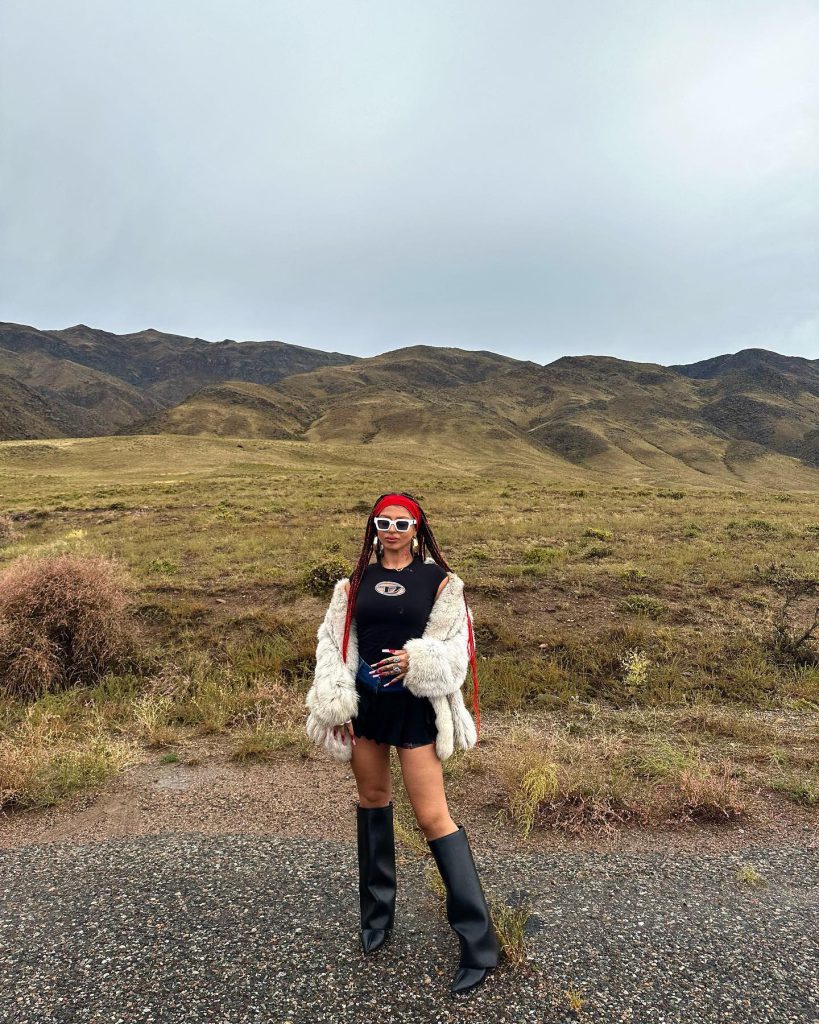 Alizade depicts fire sex scenes