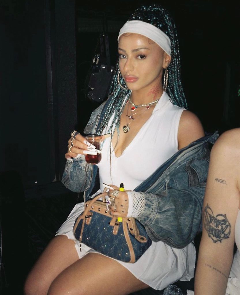 Alizade modeling boobs