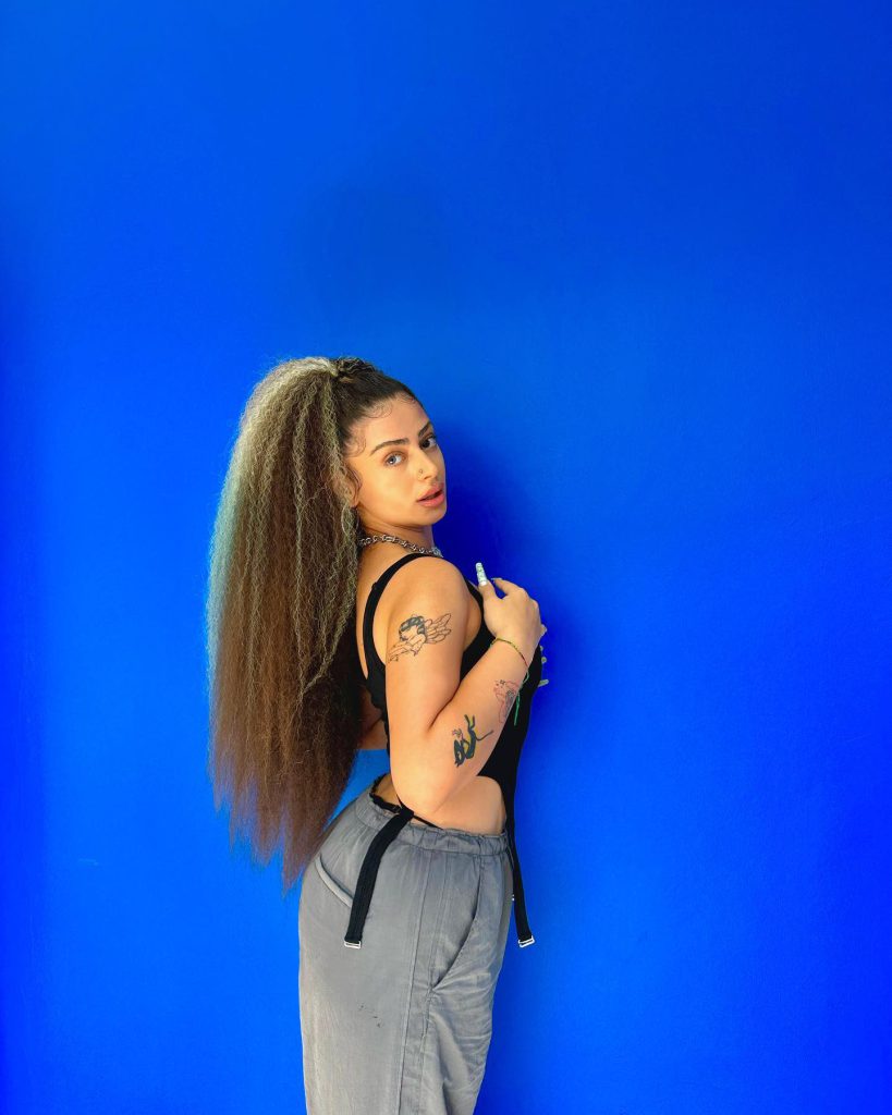 Alizade modeling naked