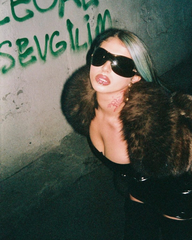 Alizade poses hot bikini