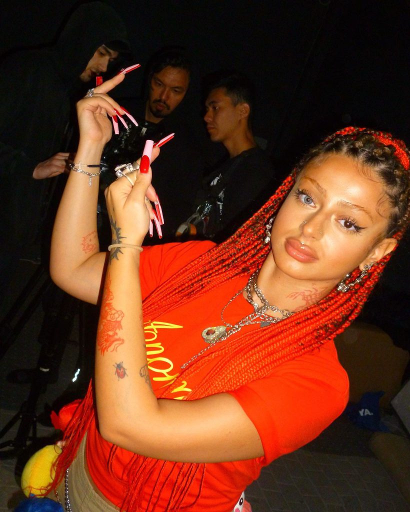 Alizade poses hot images