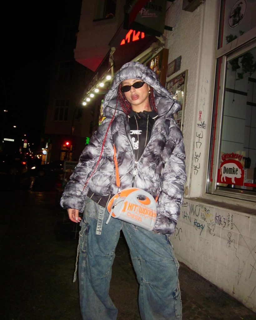 Alizade smiles hot bikini