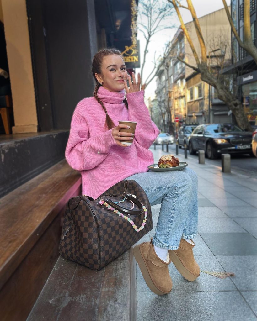 Asena Keskinci ardent sex scenes