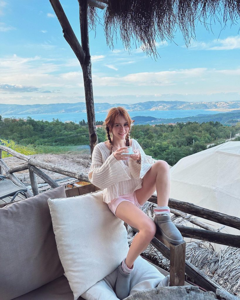 Asena Keskinci depicts fire ass