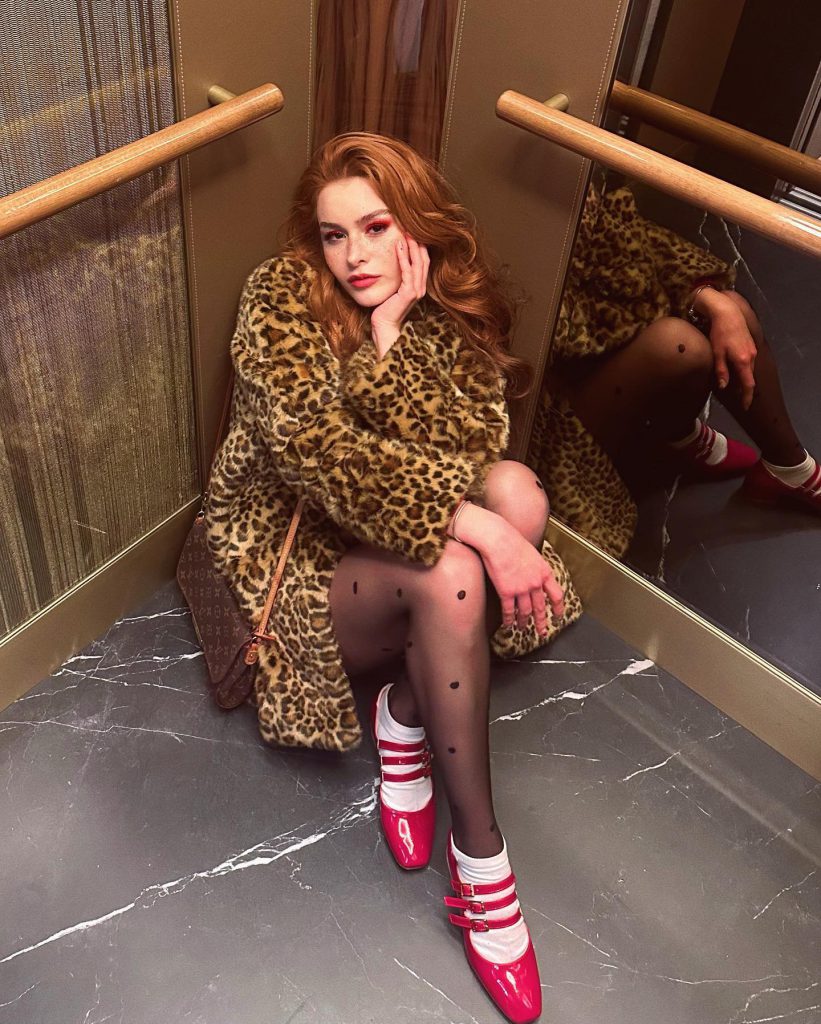 Asena Keskinci depicts fire fuck