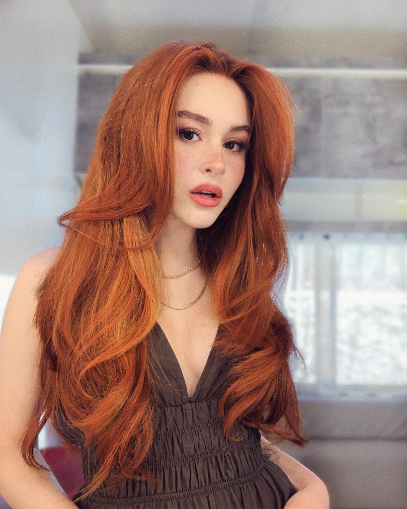 Asena Keskinci depicts fire hot