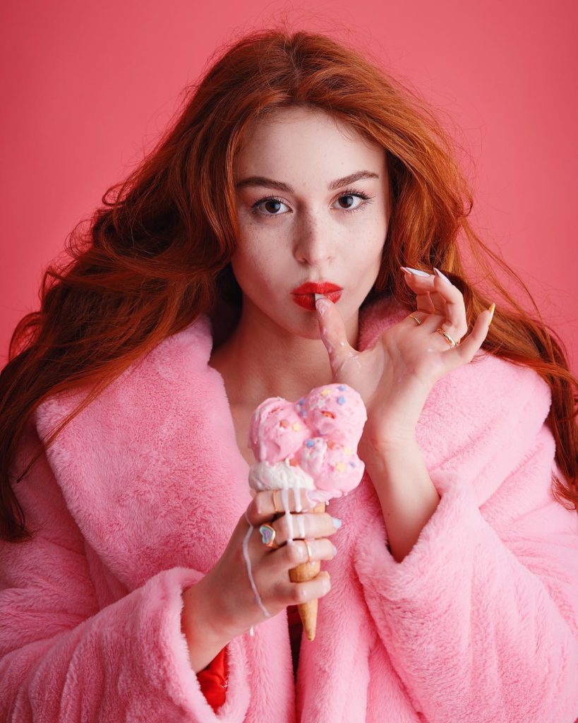 Asena Keskinci depicts fire hot bikini