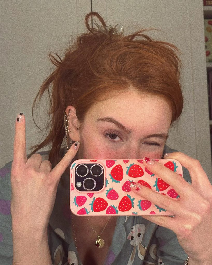 Asena Keskinci depicts fire nudes