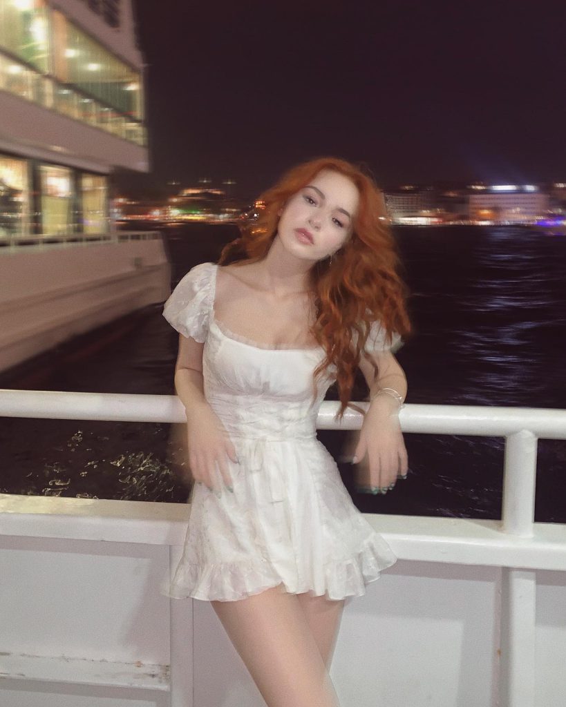 Asena Keskinci depicts fire porn