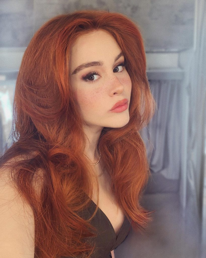 Asena Keskinci depicts fire sex