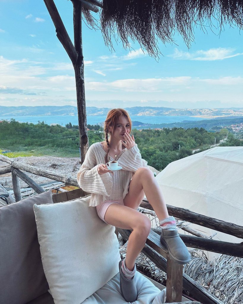 Asena Keskinci depicts fire sexy