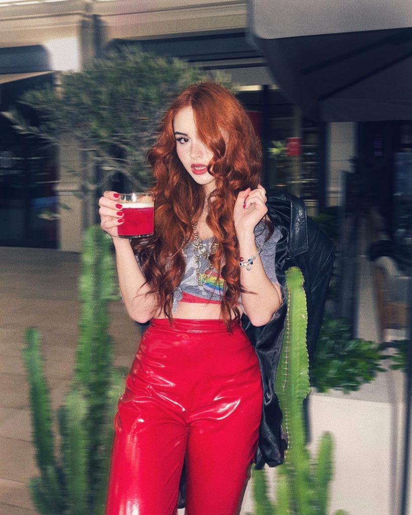 Asena Keskinci hot bikini