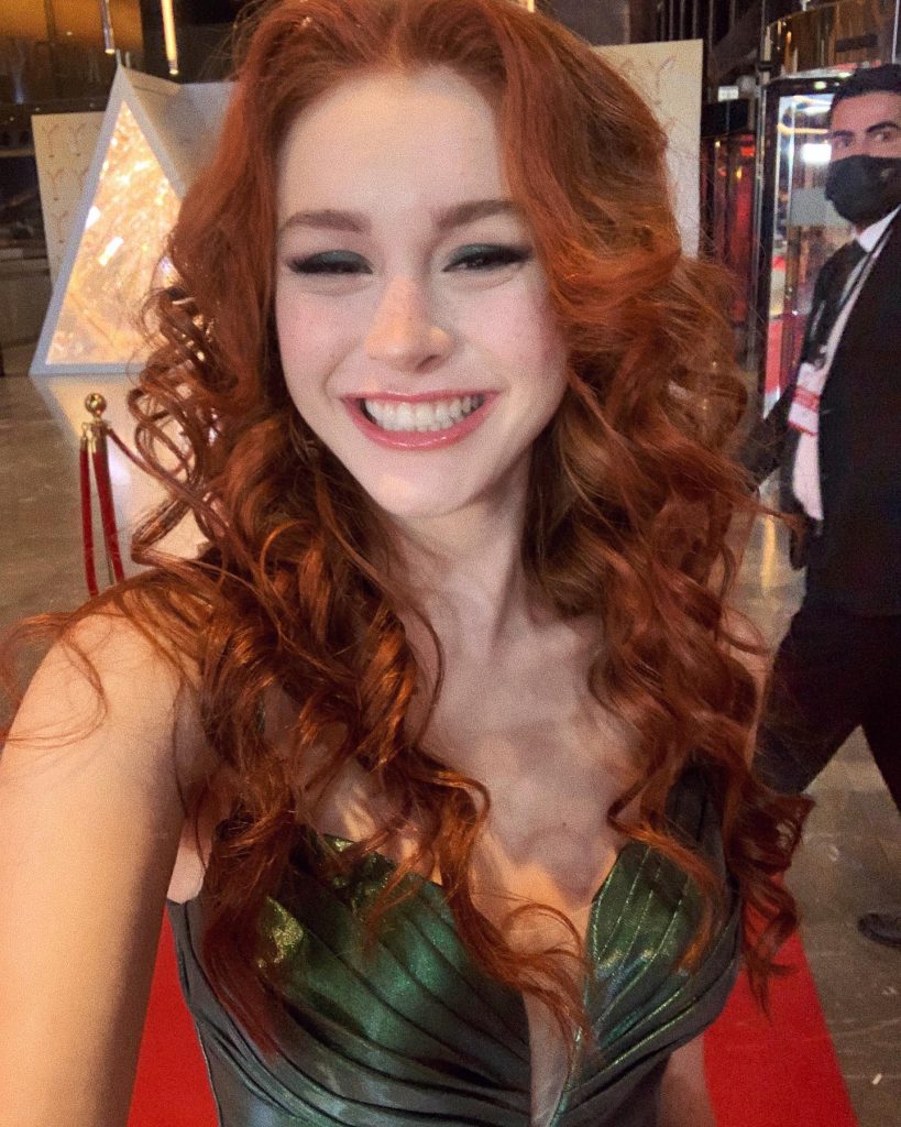 Asena Keskinci looks nude