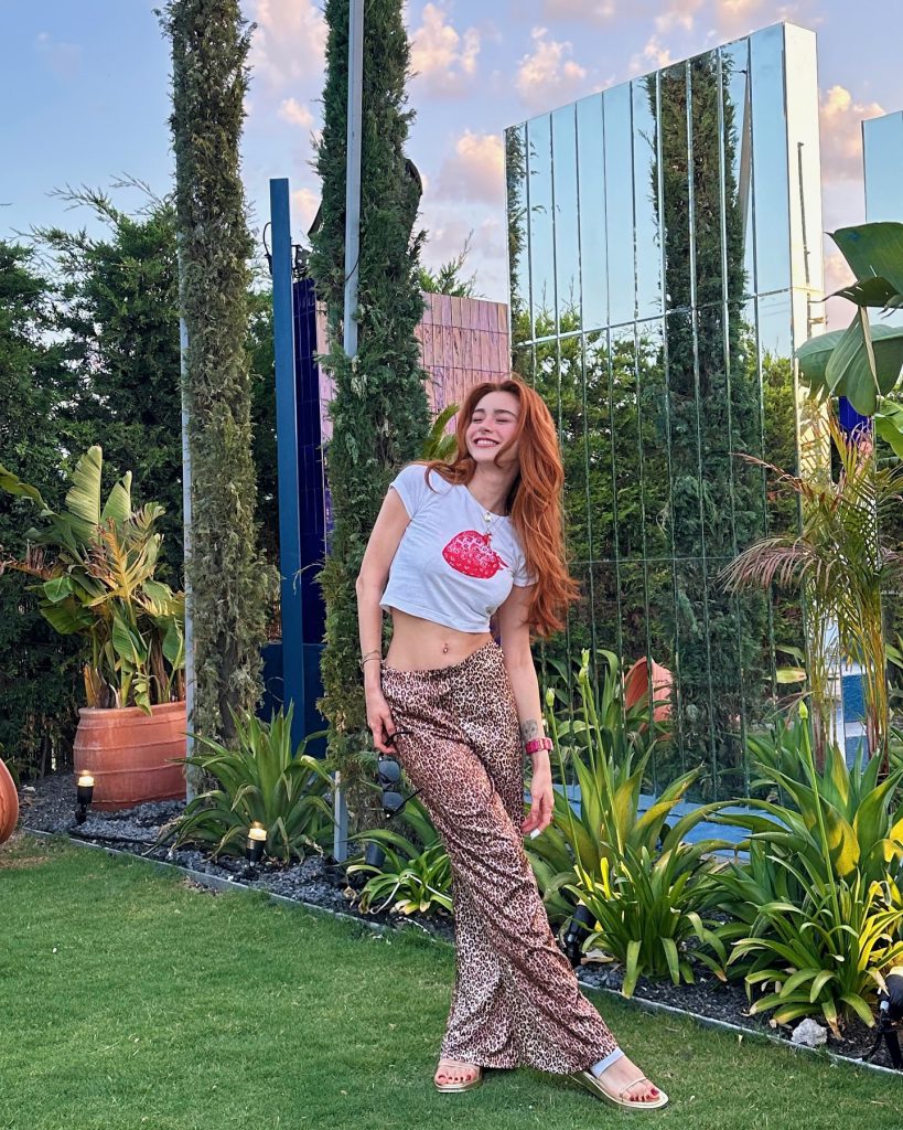 Asena Keskinci modeling hot photos