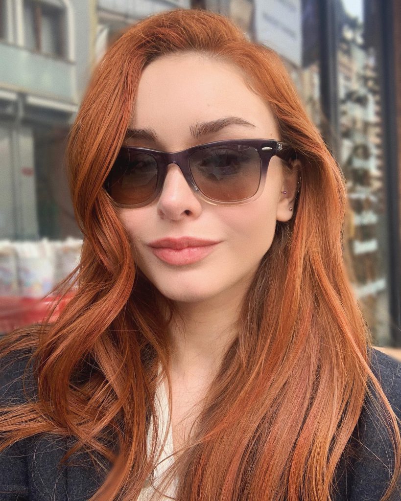 Asena Keskinci poses fuck