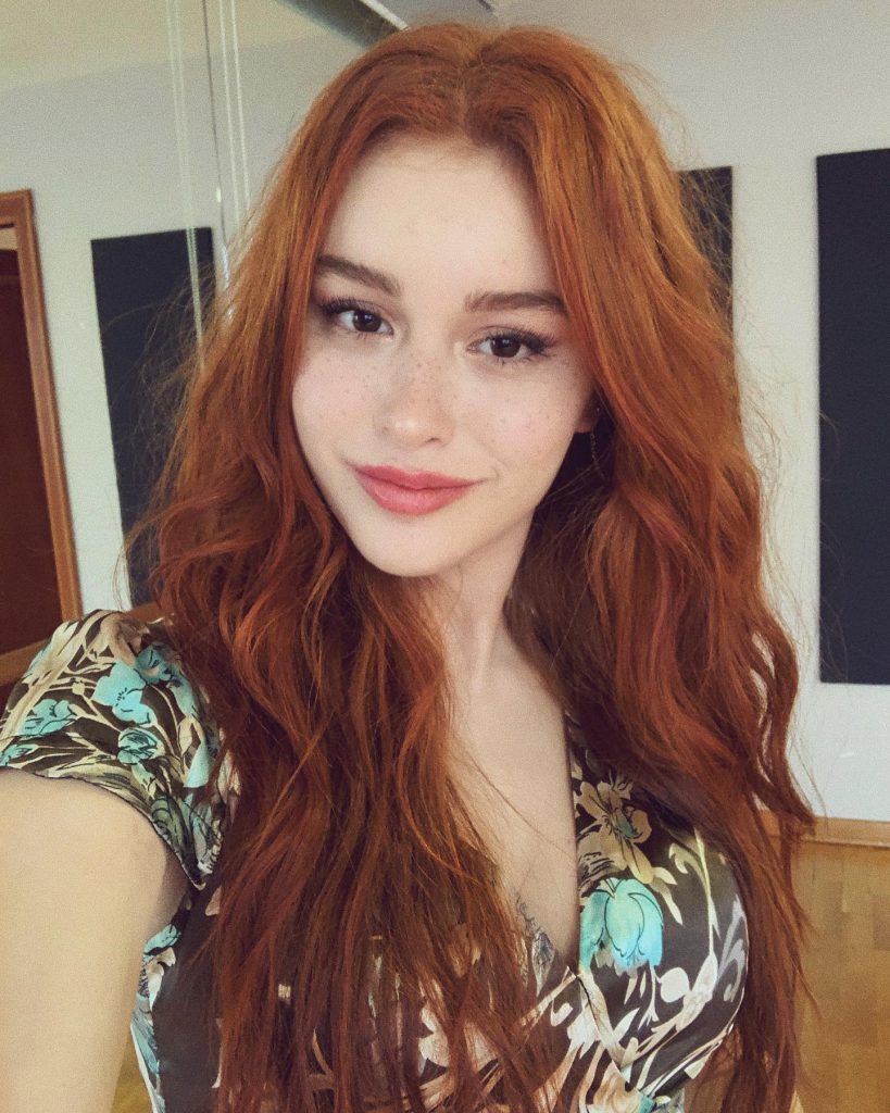 Asena Keskinci poses hot xxx