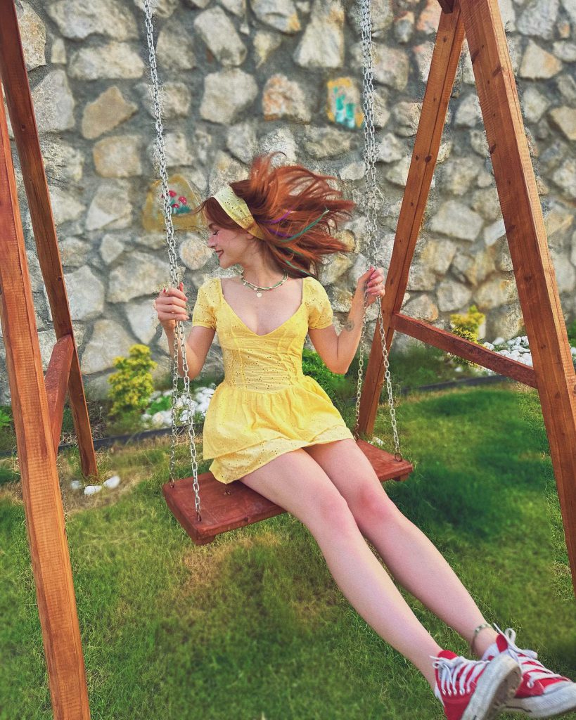 Asena Keskinci poses nude