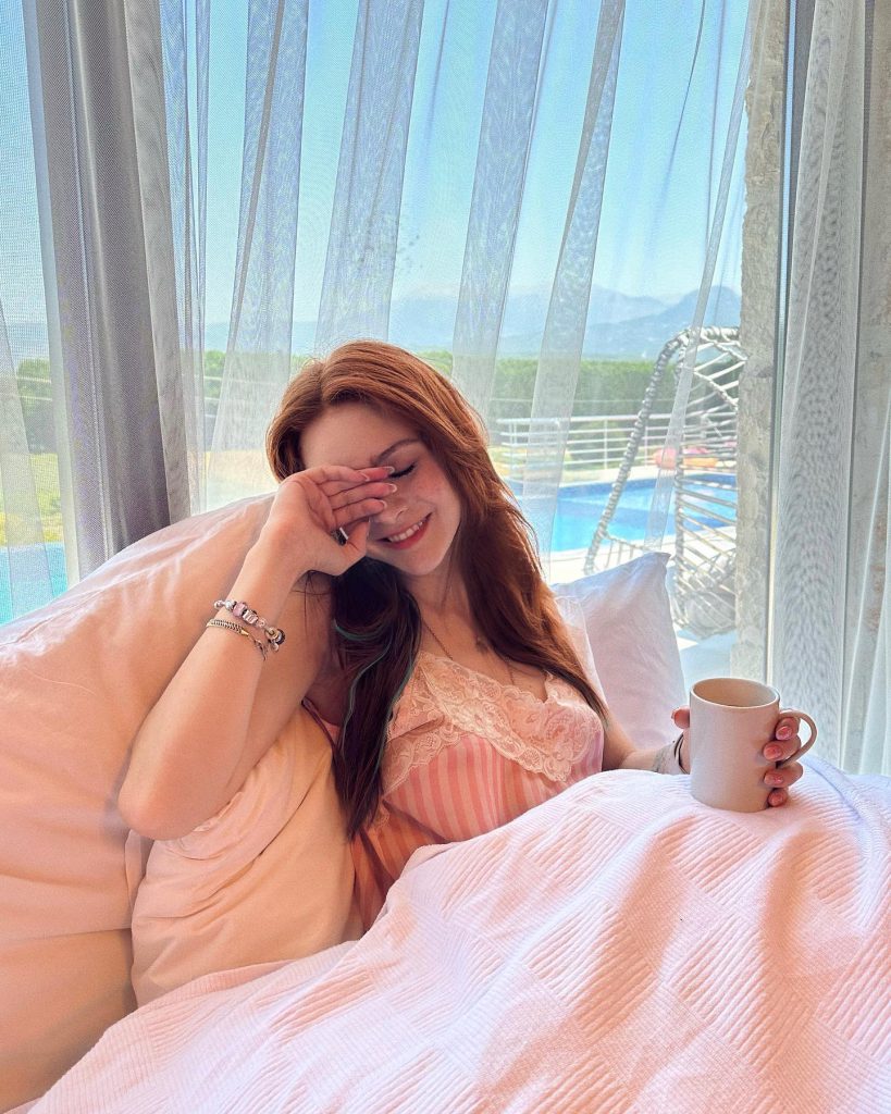 Asena Keskinci slut naked