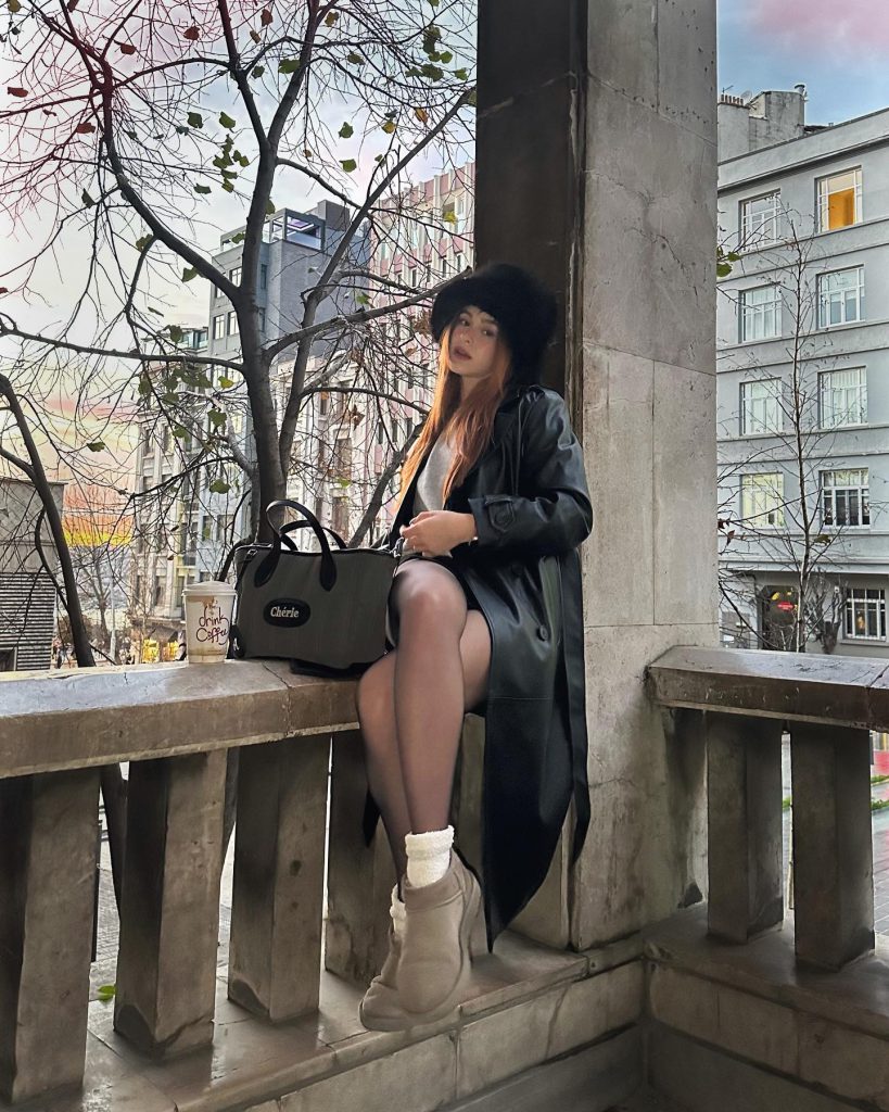 Asena Keskinci smiles boobs