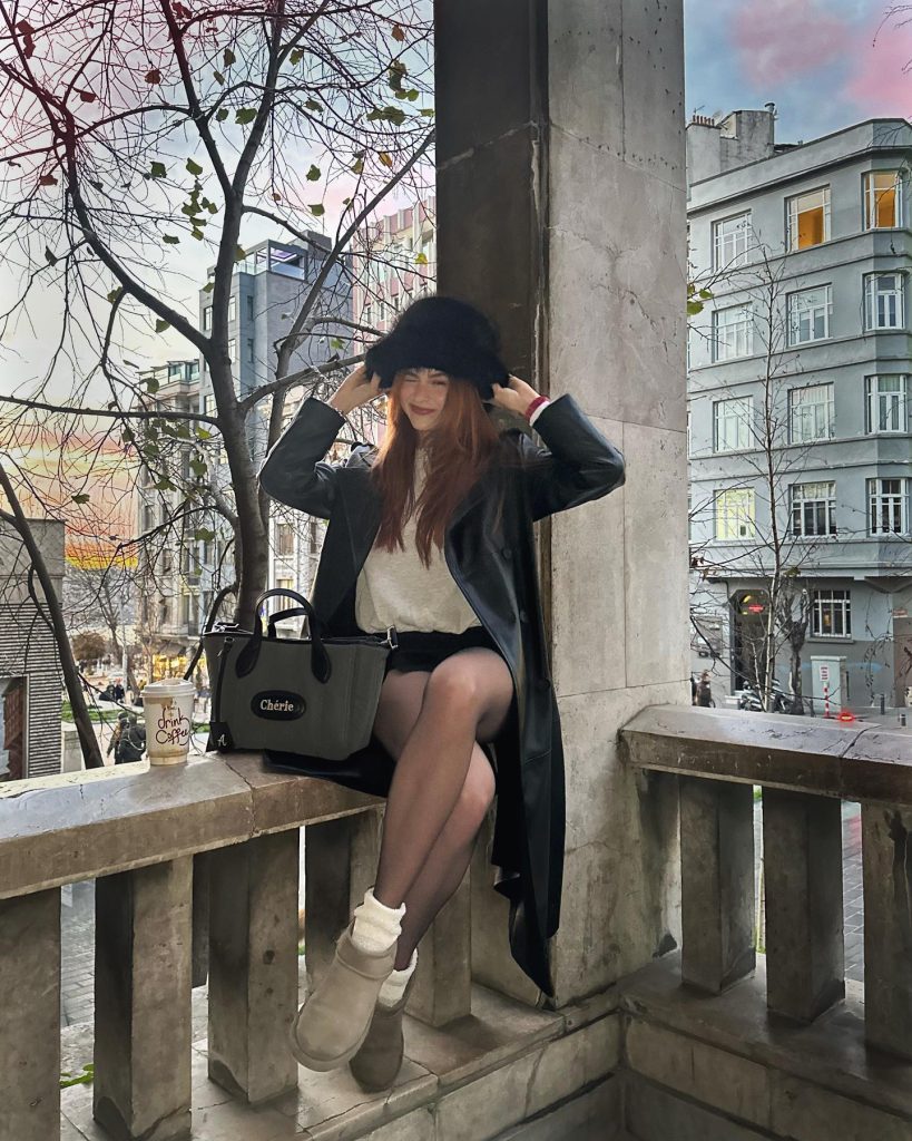 Asena Keskinci smiles hot photos